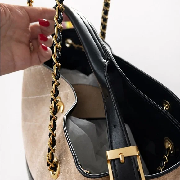 Elegant Black and Tan Quilted Women's Bag - Picture 2 of 4